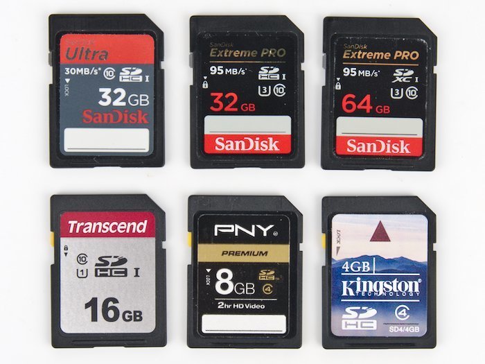 Avoid problems or reduced performance in your Canon EOS 30D by choosing the best memory card. You can choose between SD and PRO Duo, but one is more expensive.