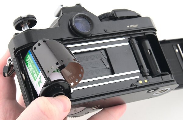 Nikon FM2 Load 35mm Film Canister