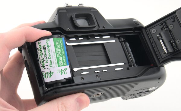 Nikon N50 Remove 35mm Film