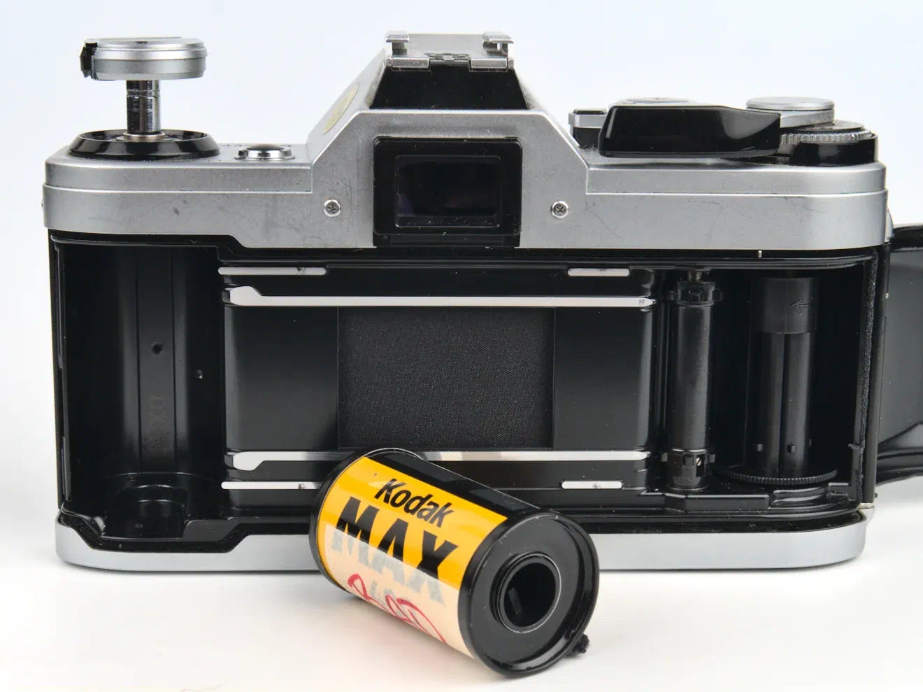 Canon AE-1 remove film canister Canon AE-1 remove film canister