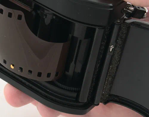 Nikon FG Thread Film onto Take-Up Spool