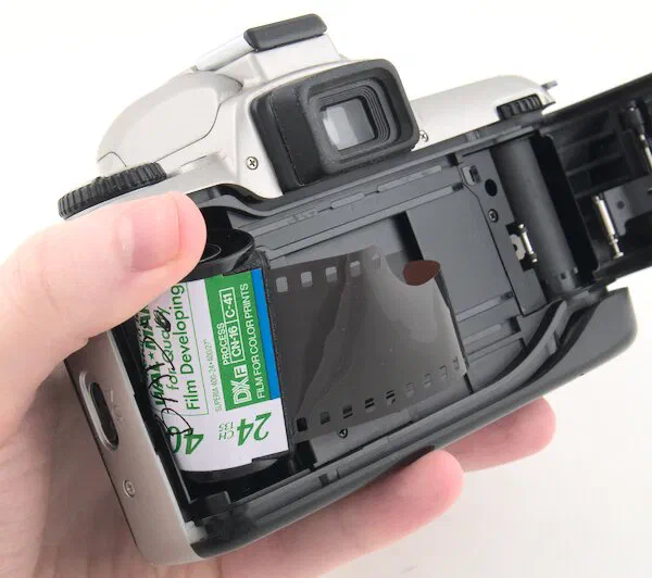 Nikon N65 Load 35mm Film Nikon N65 Load 35mm Film