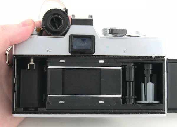 Minolta SRT-101 Push Film Rewind Knob Down