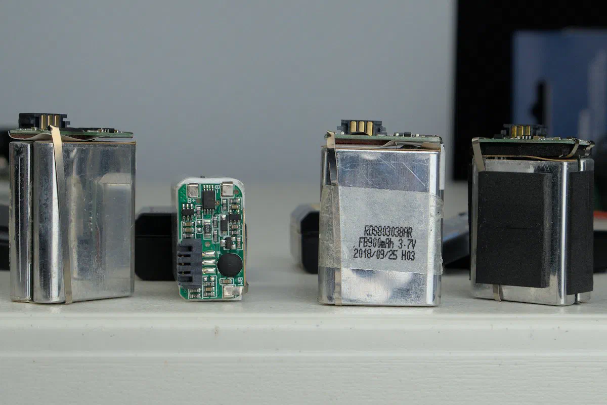 What's inside third party Sony NP-FW50 batteries.