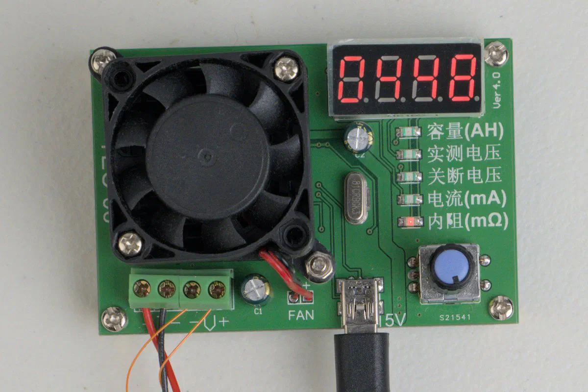 Displaying the internal resistance during a capacity test.
