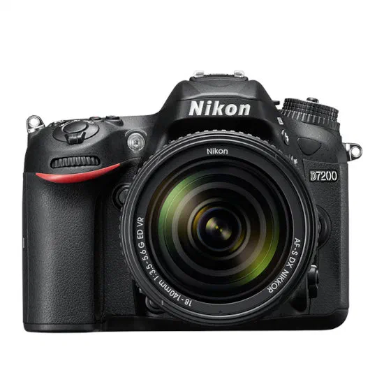 Nikon D7200 APS-C DSLR for sports and wildlife