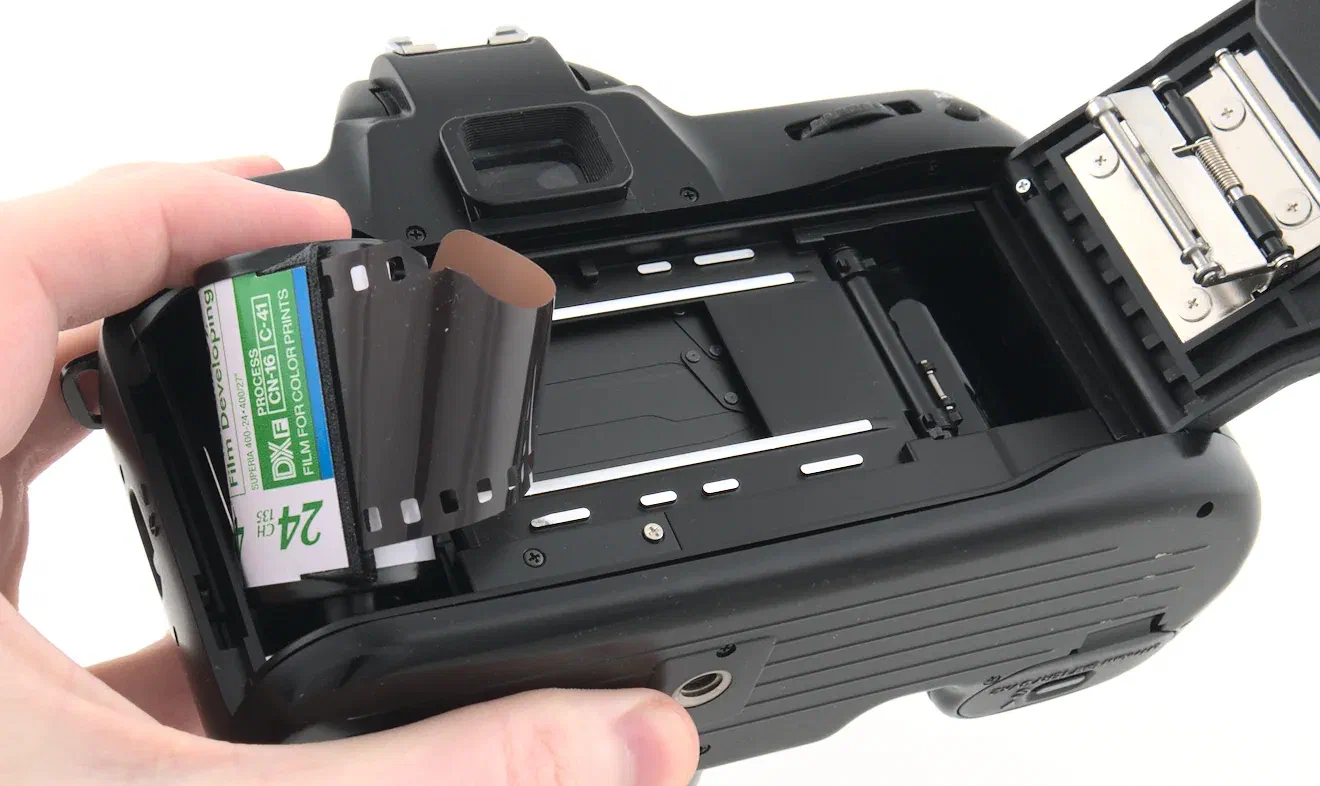 Nikon N70 remove 35mm film canister