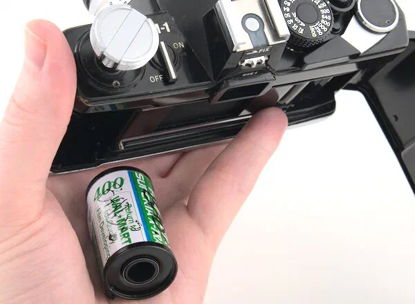 Olympus OM-1 Remove 35mm Film Canister
