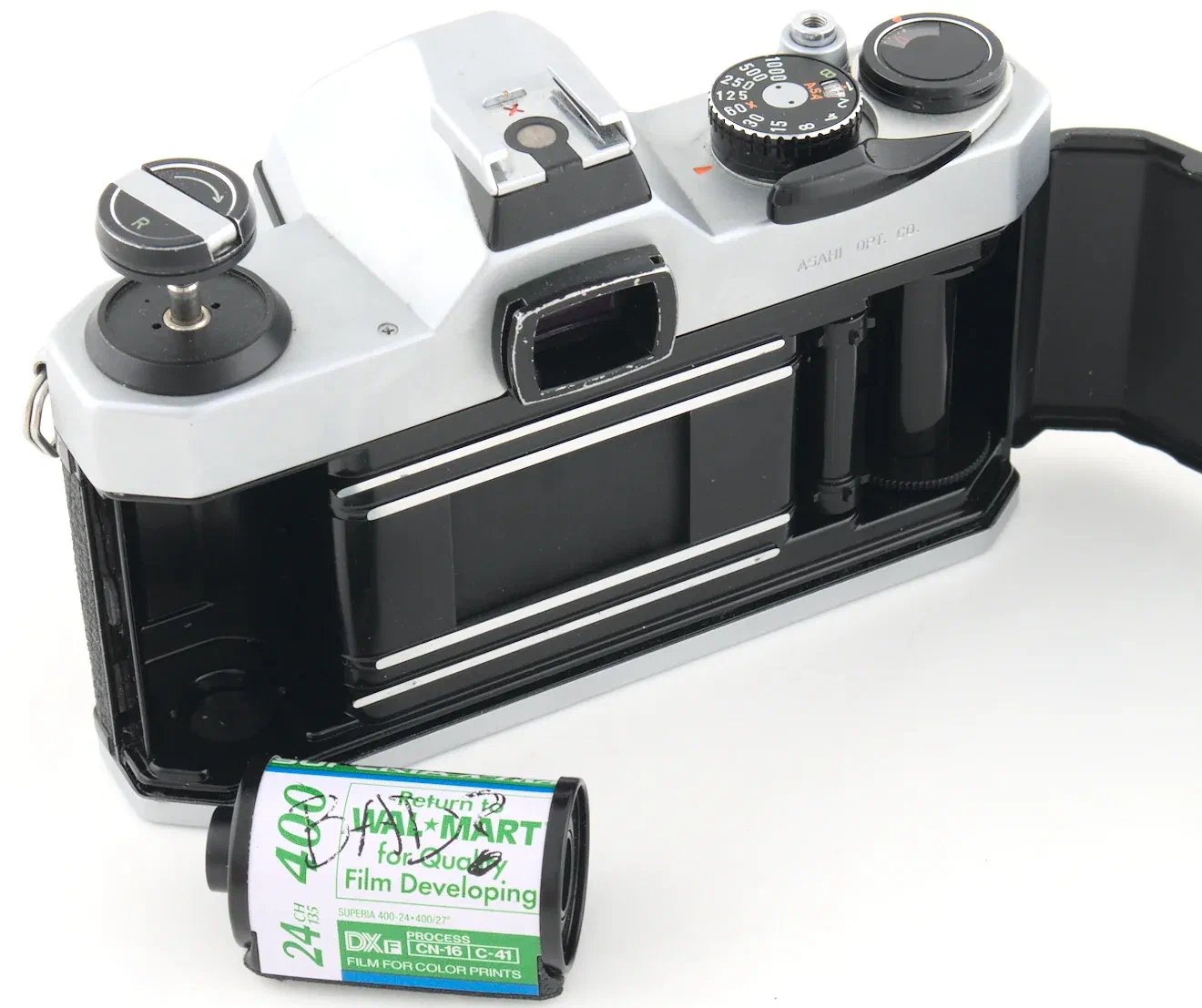 Remove Pentax K1000 35mm Film Canister Remove Pentax K1000 35mm Film Canister