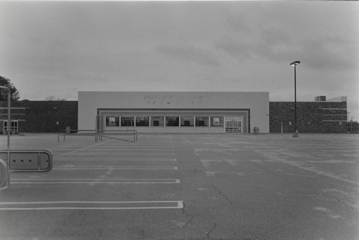 A closed Toys R Us store