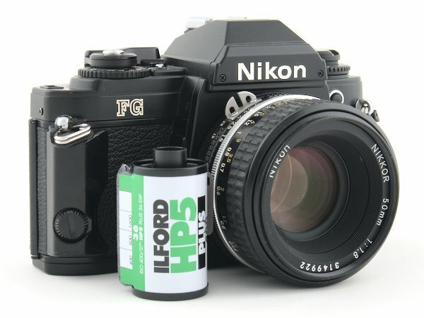 Step by step instructions with pictures on how to load 35mm film into the Nikon FG. Everything is covered to help you use your Nikon FG.
