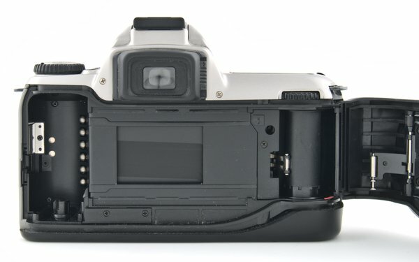 Nikon N65 Load Film
