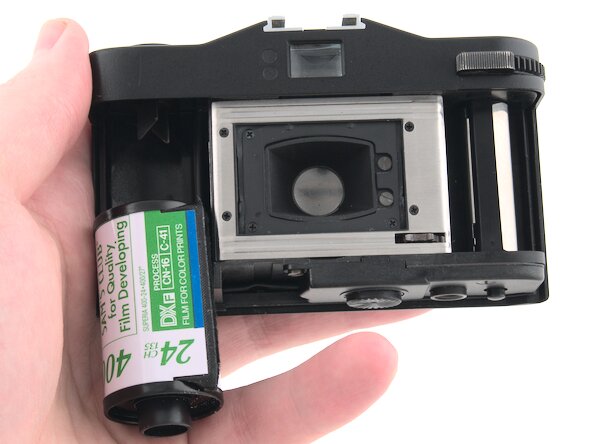 Remove 35mm film from the Minox 35 EL
