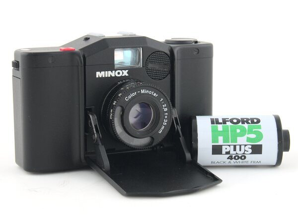 Step-by-step how to successfully rewind and remove the film from your Minox 35 EL. Don't expose your film by unloading it incorrectly.